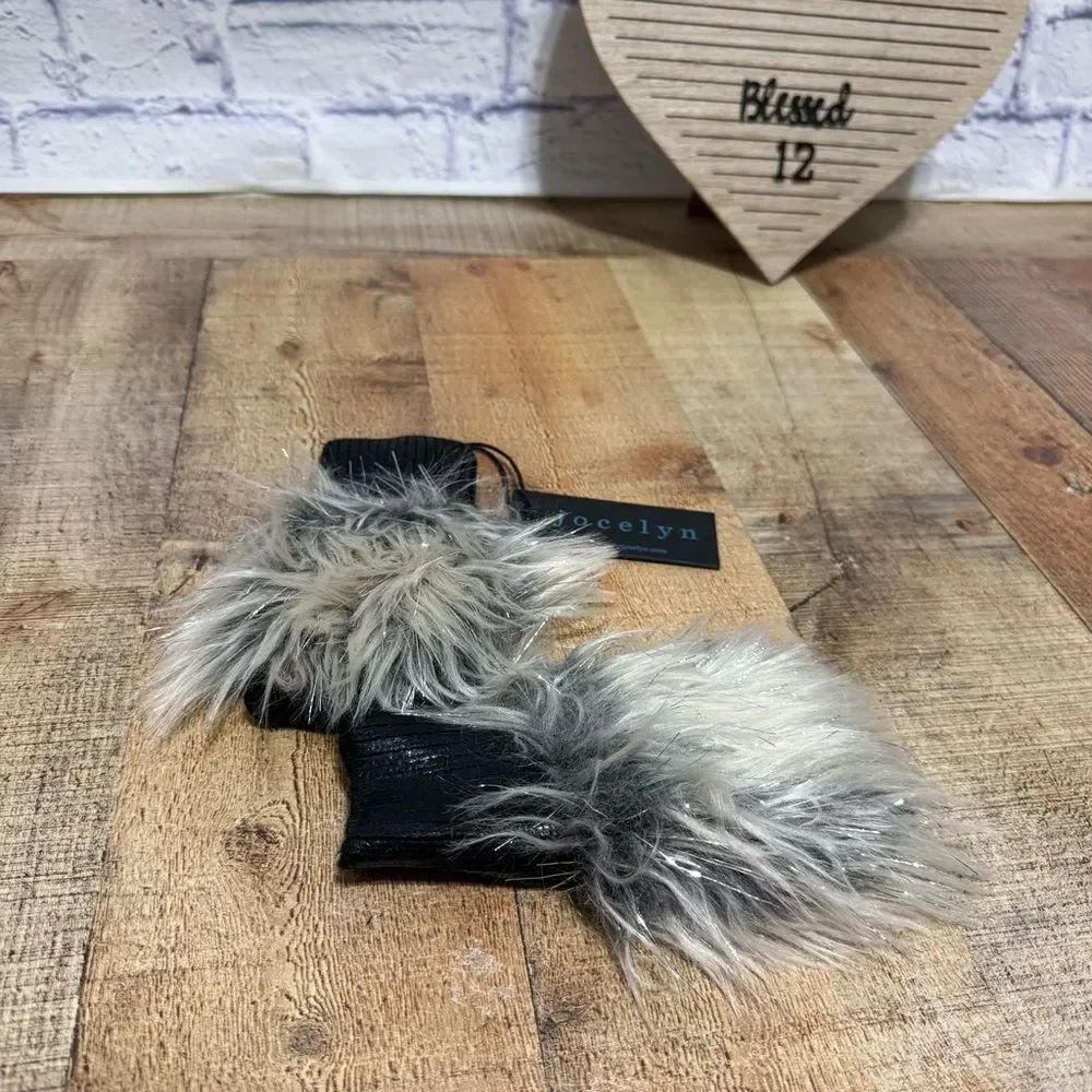 NWT Jocelyn Open Finger Faux Fur Black cream Gloves